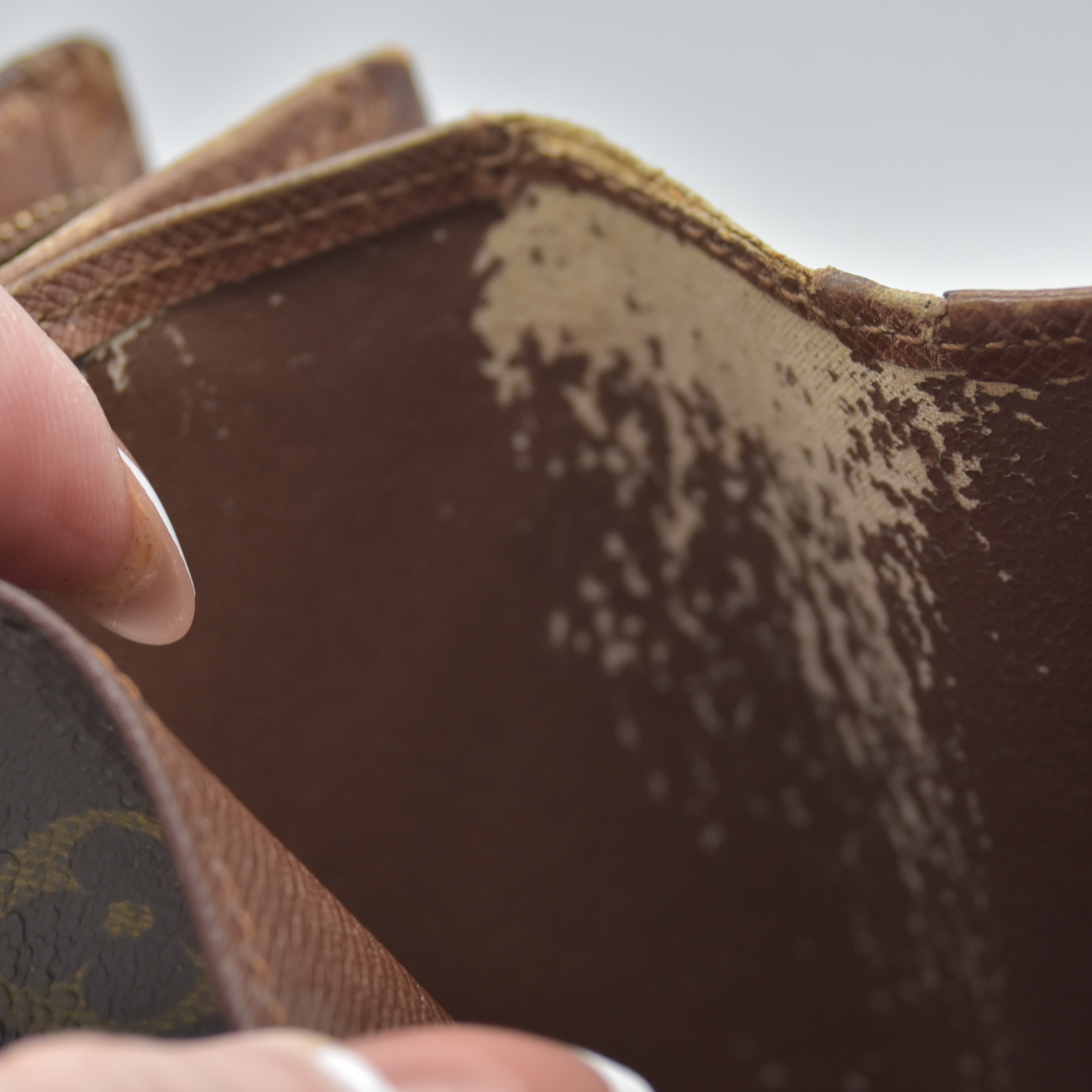 $560 1995 Louis Vuitton Monogram Porte-Monnaie Tresor Wallet RA0965