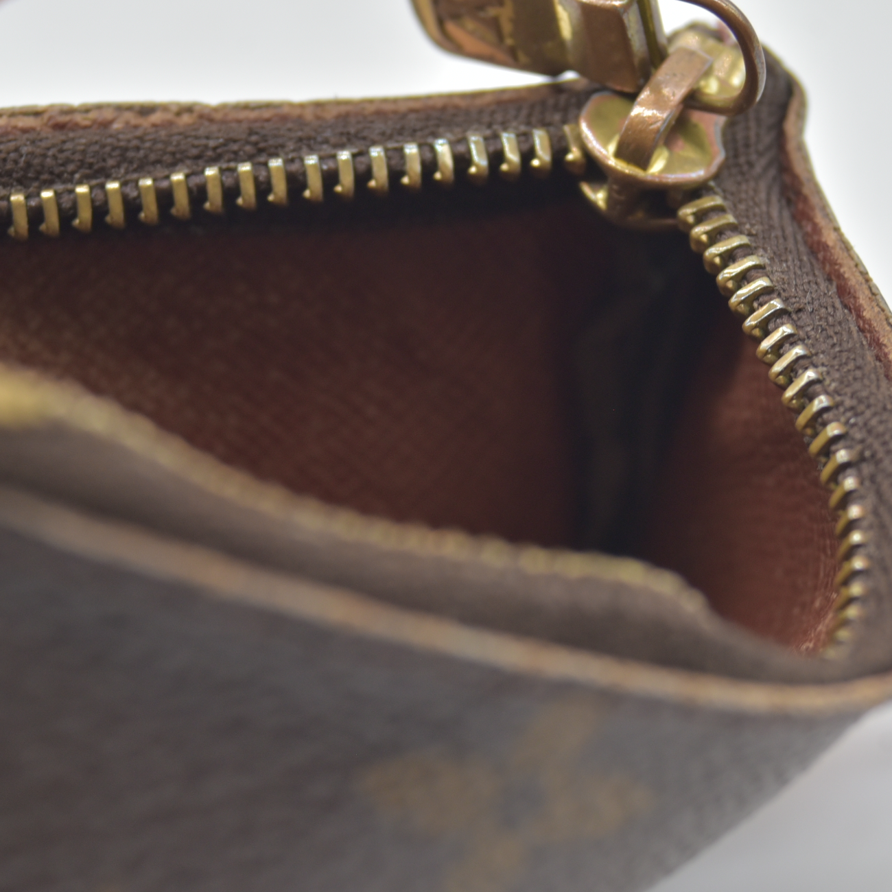 $345 2000 Louis Vuitton Monogram Key Pouch CA1020