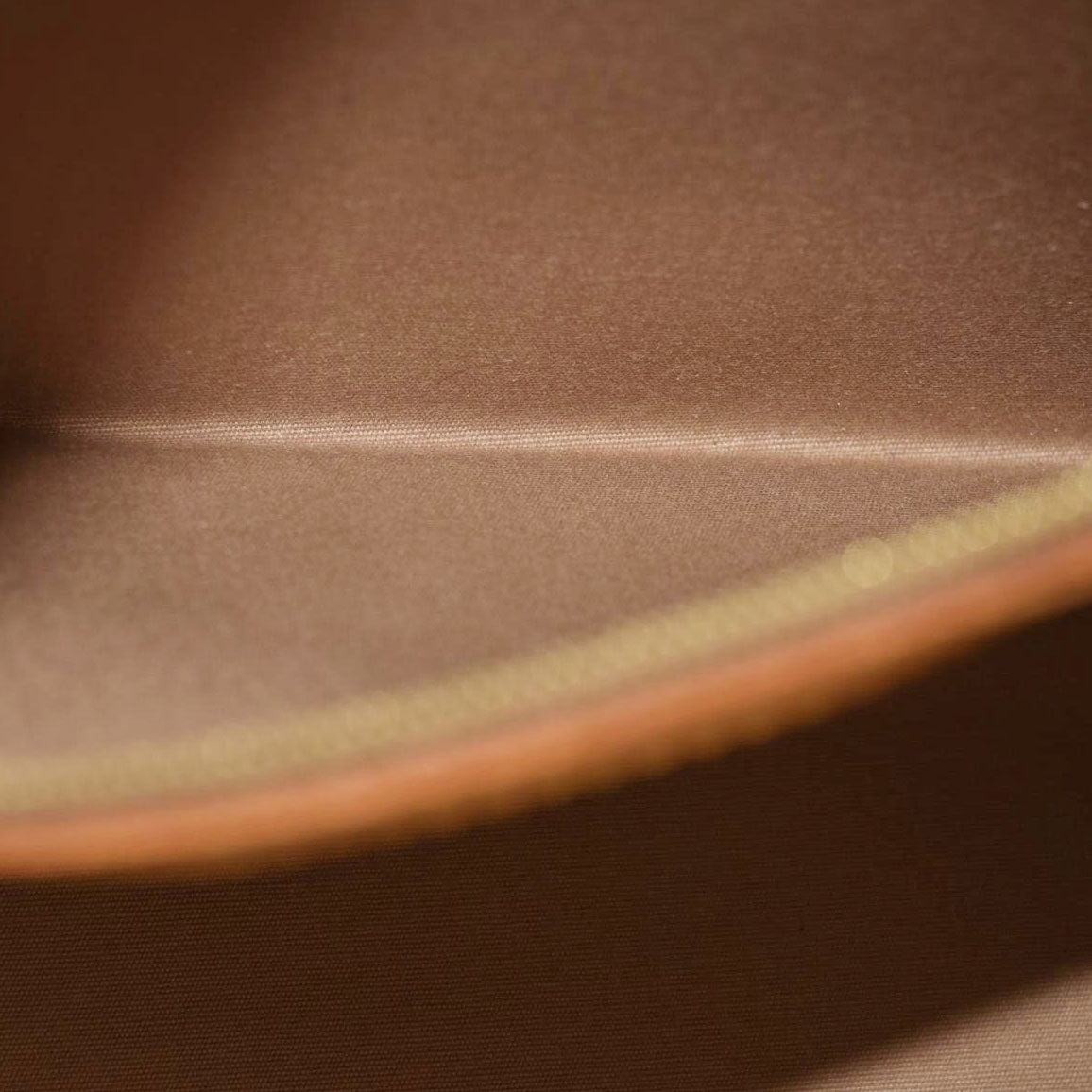 Louis Vuitton  Vernis Brea MM Blanc Corail DR2152