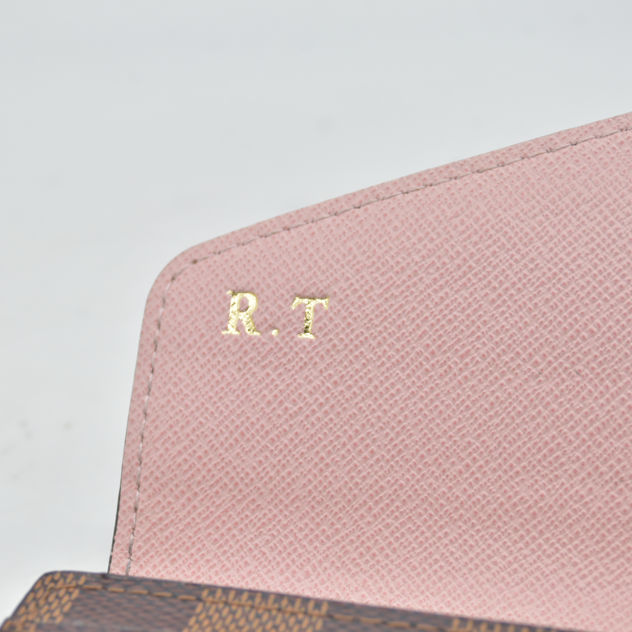 $775 2019 Louis Vuitton Damier Ebene Sarah Wallet NM Rose Ballerine CA4119