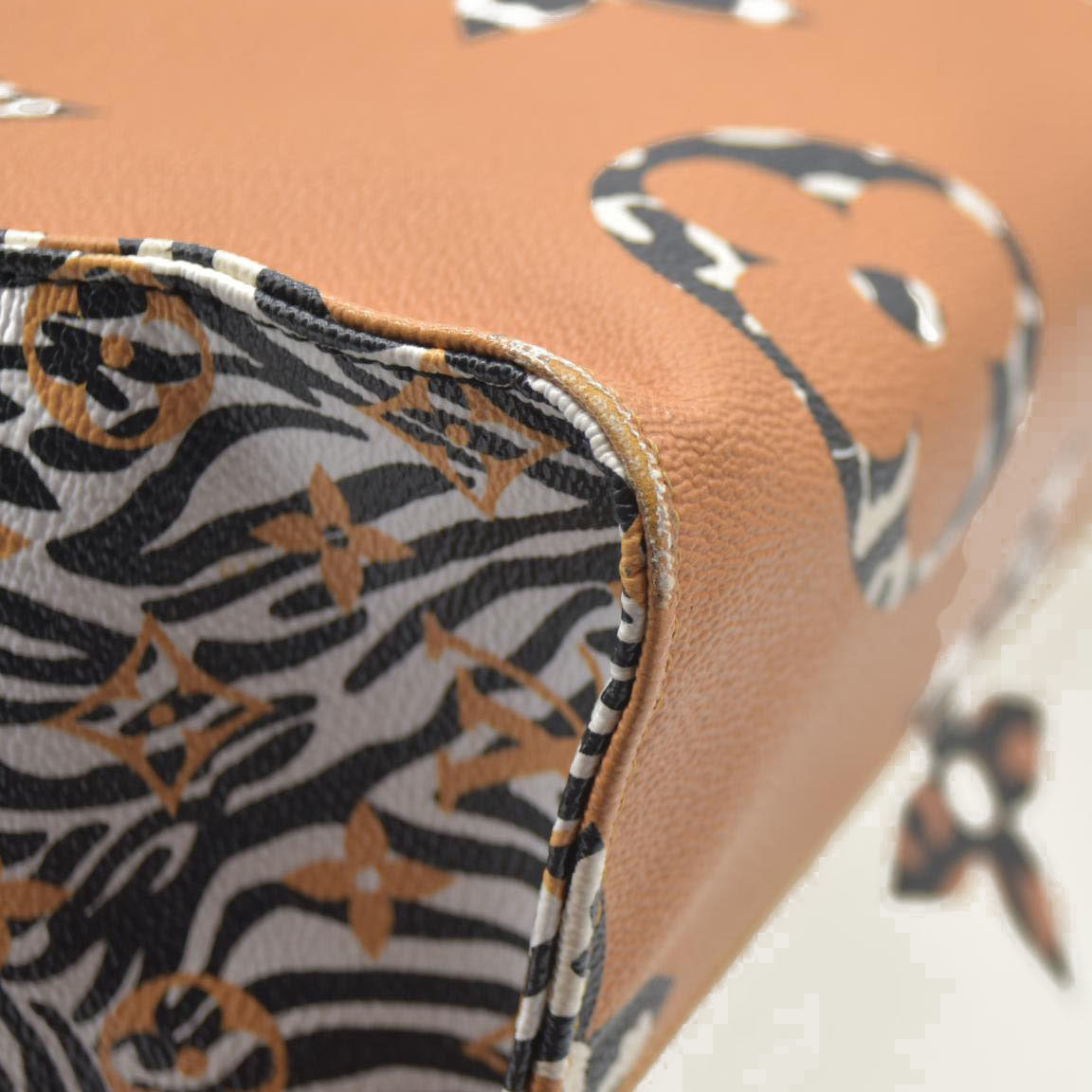 Louis Vuitton  Monogram Giant Jungle Onthego GM Ivory