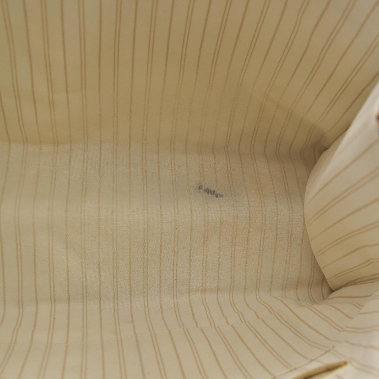 Louis Vuitton  Monogram Giant Jungle Onthego GM Ivory