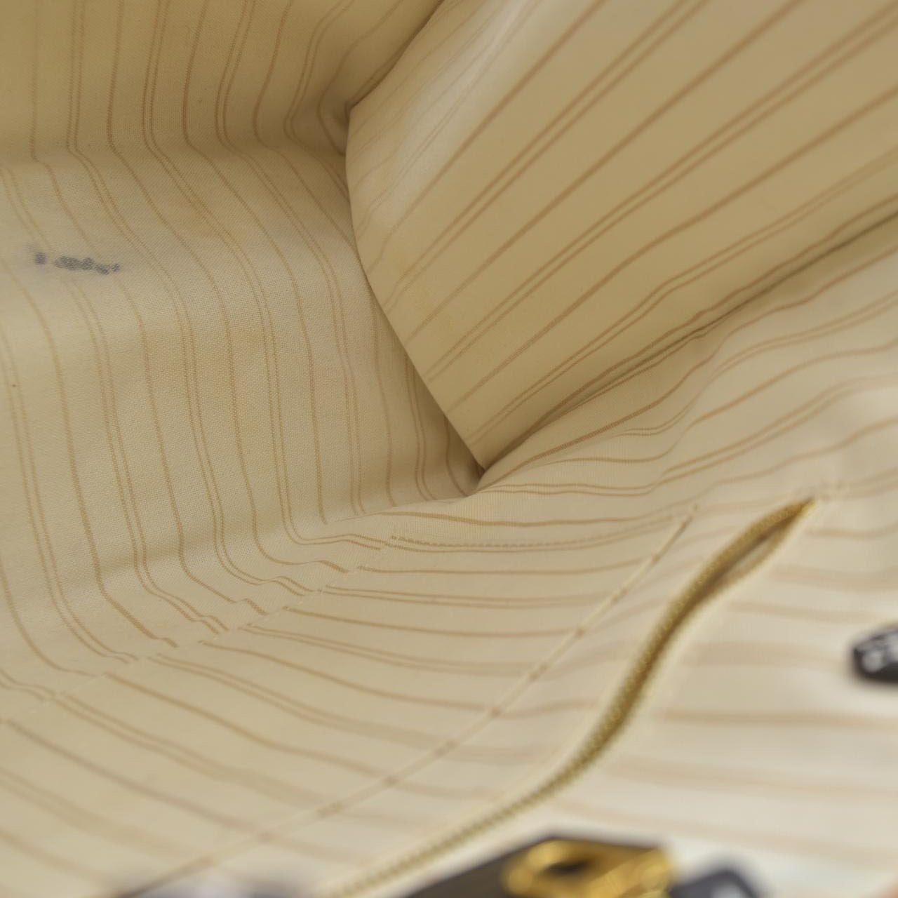 Louis Vuitton  Monogram Giant Jungle Onthego GM Ivory