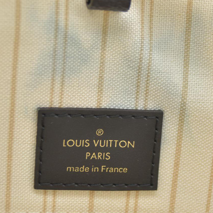 Louis Vuitton  Monogram Giant Jungle Onthego GM Ivory