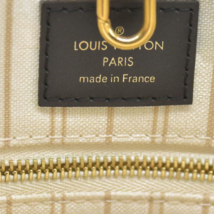 Louis Vuitton  Monogram Giant Jungle Onthego GM Ivory