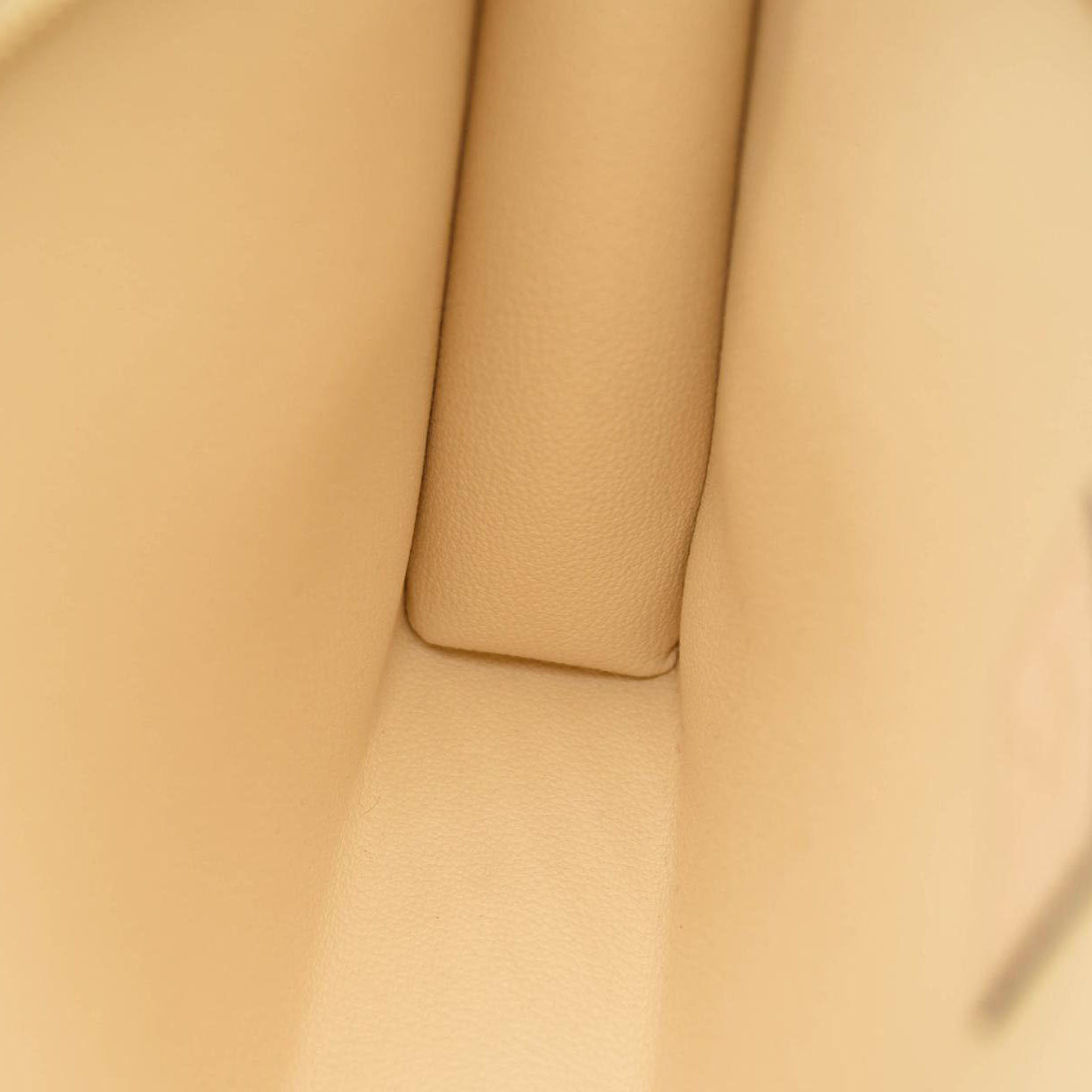 LOUIS VUITTON Empreinte Monogram Giant By The Pool Toiletry Pouch 26 Cream Saffron