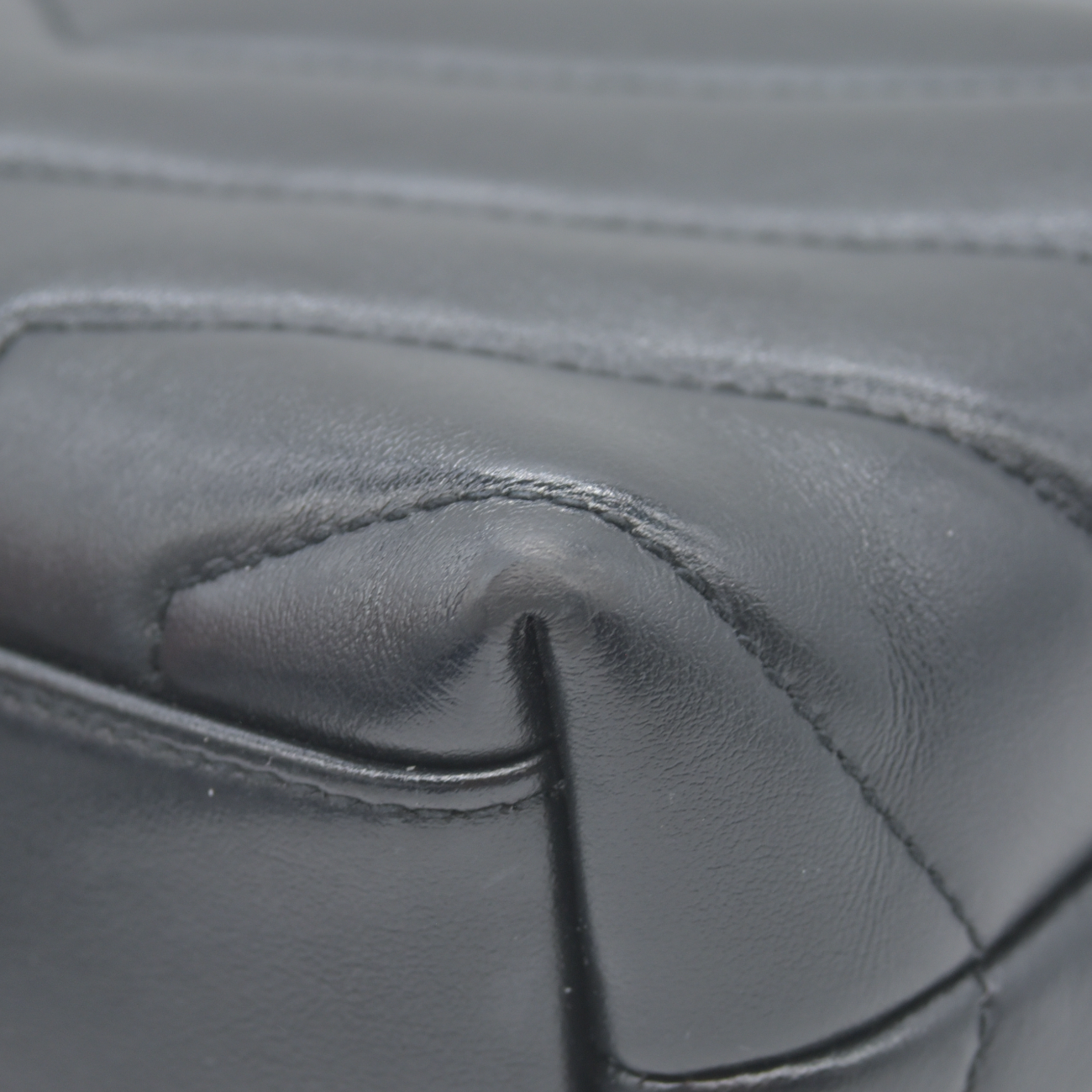 $1990 Saint Laurent Calfskin Y Quilted Monogram Monochrome Toy Loulou Crossbody Bag Black