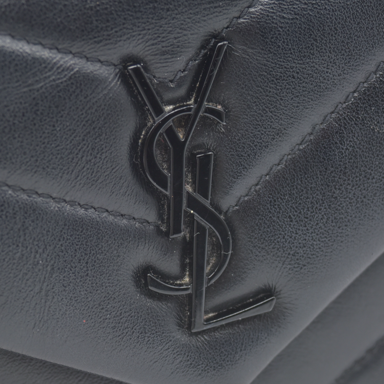 $1990 Saint Laurent Calfskin Y Quilted Monogram Monochrome Toy Loulou Crossbody Bag Black