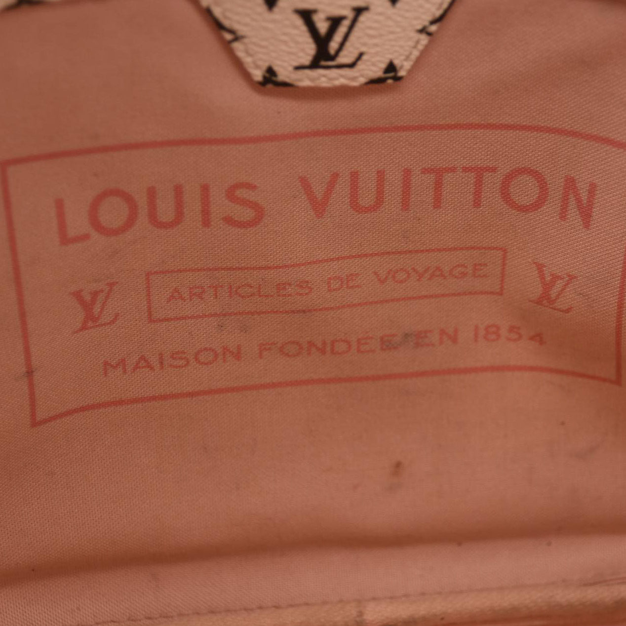 LOUIS VUITTON  Monogram Giant Neverfull MM Rouge AR2149