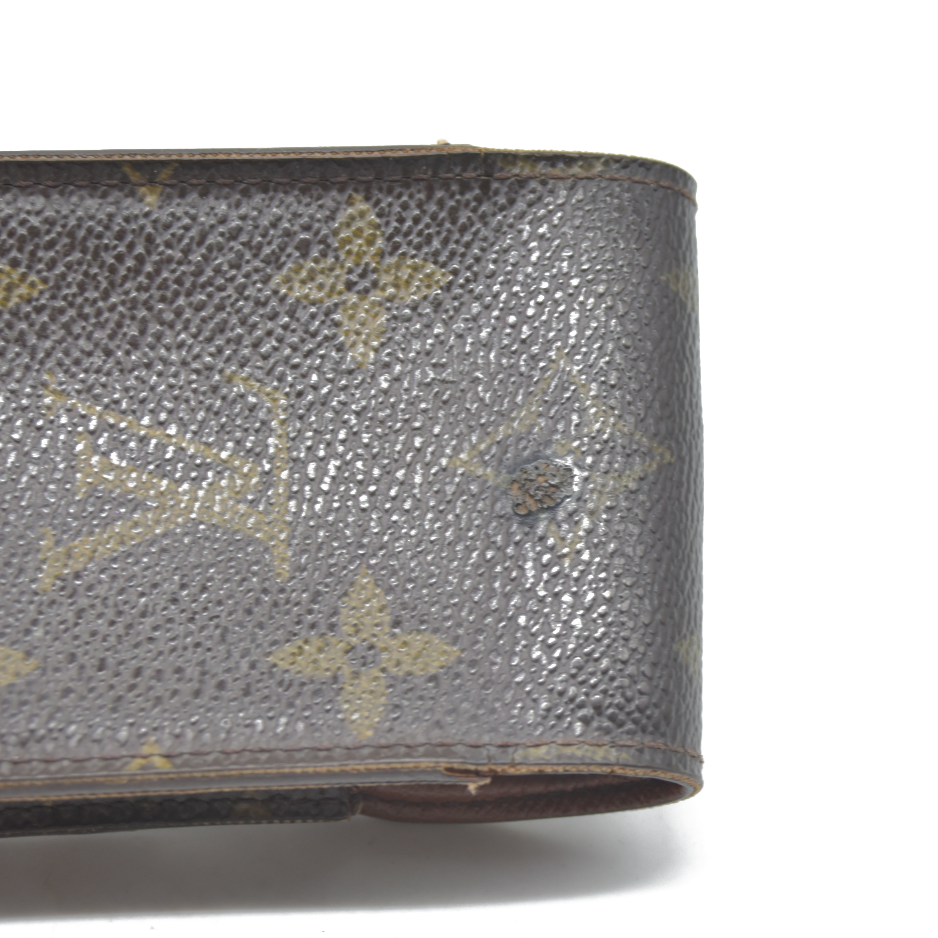 $295 Louis Vuitton Vintage Smoke Case Monogram CT0025 2005 CONSIGNMENT