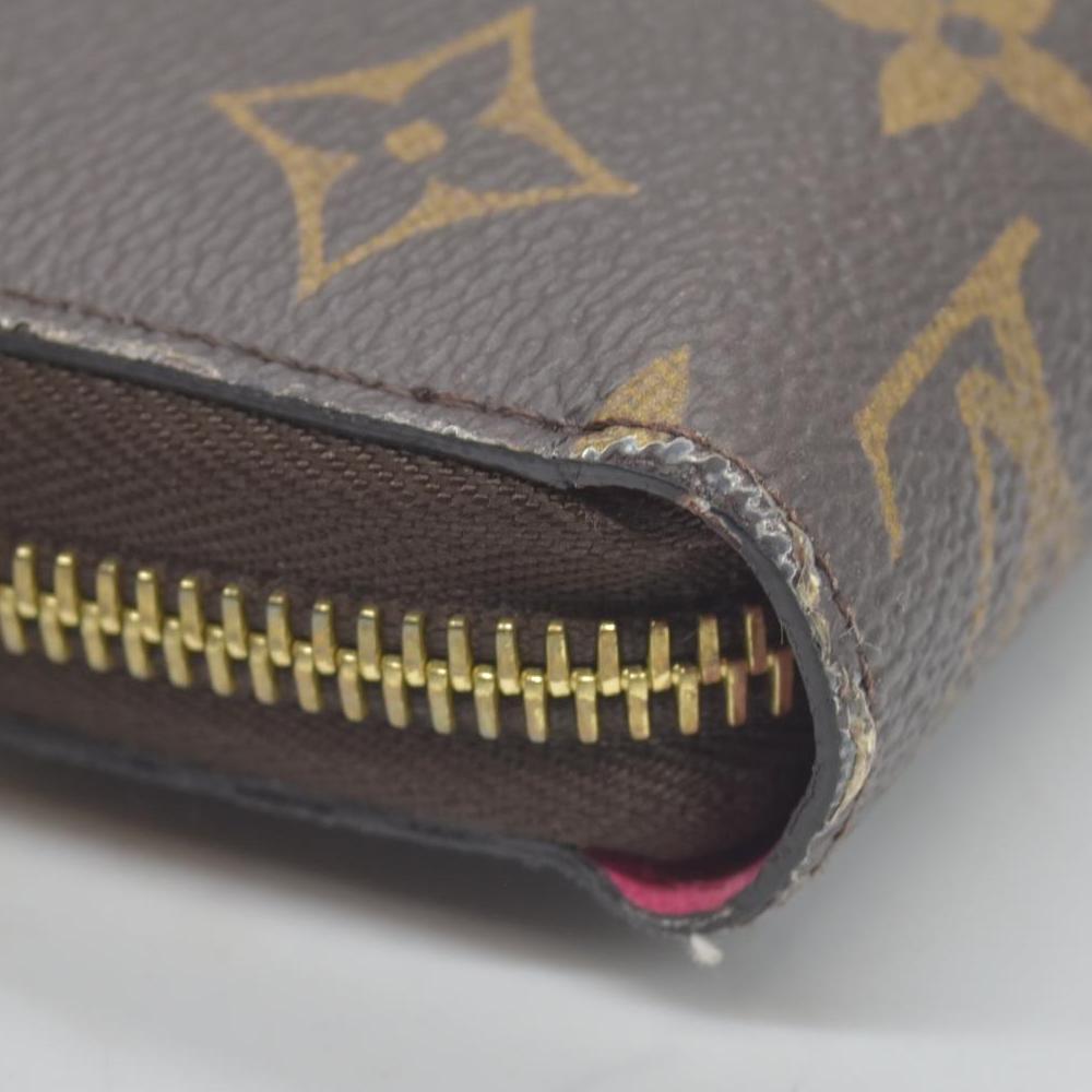 $915 2019 LOUIS VUITTON Monogram Love Lock Zippy Wallet CONSIGNMENT MI0159
