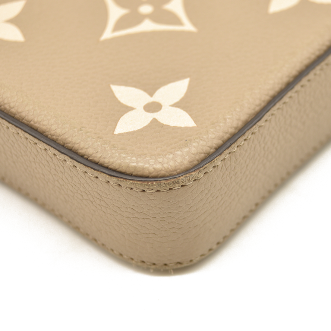 Louis Vuitton  Empreinte Monogram Giant Felicie Pochette Tourterelle Creme FY5200