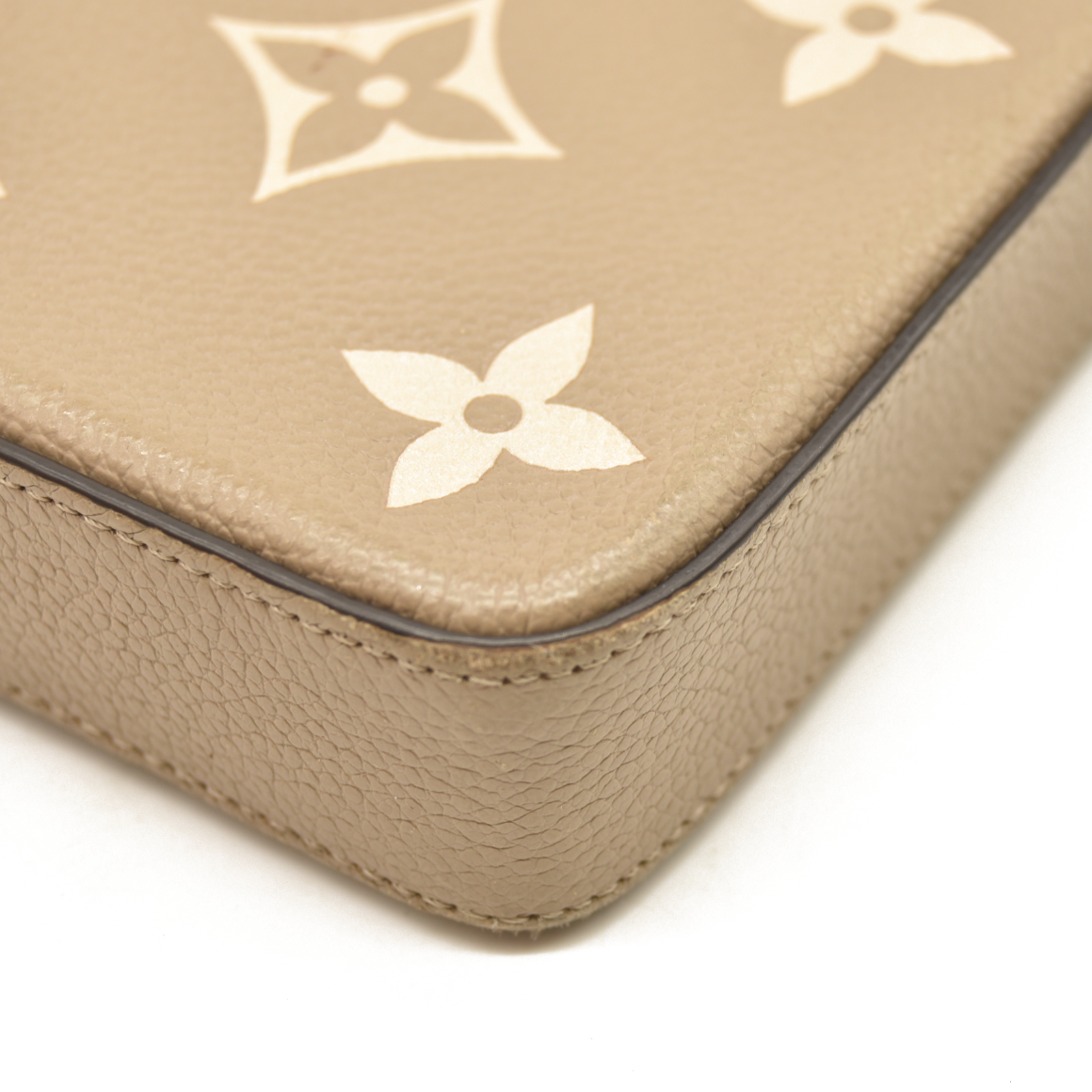 Louis Vuitton  Empreinte Monogram Giant Felicie Pochette Tourterelle Creme FY5200