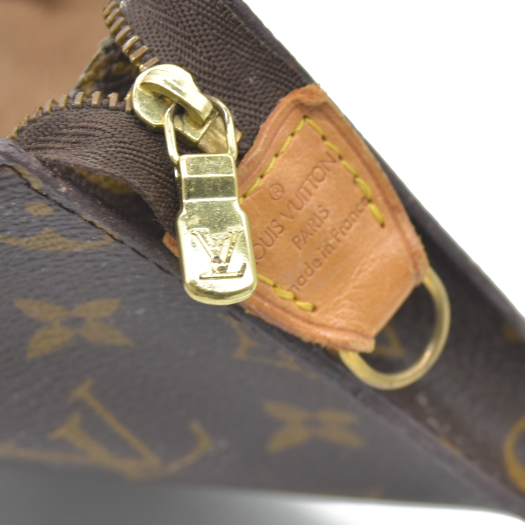 $525 Louis Vuitton Monogram Bucket 23 Pouch CONSIGNMENT