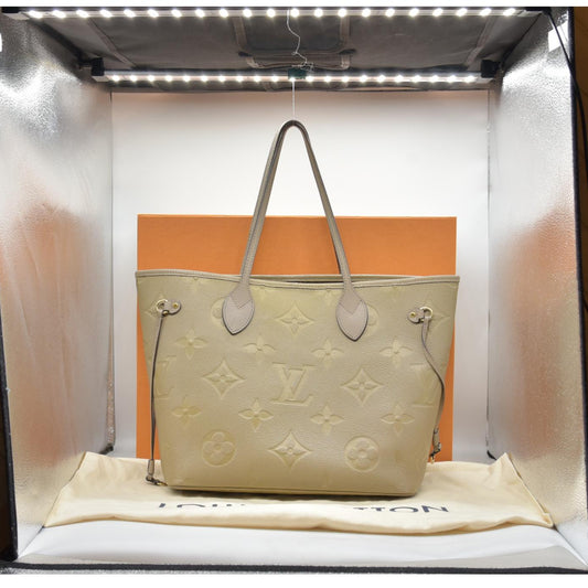 $2710 Louis Vuitton  Empreinte Monogram Giant Neverfull MM Tourterelle Tote