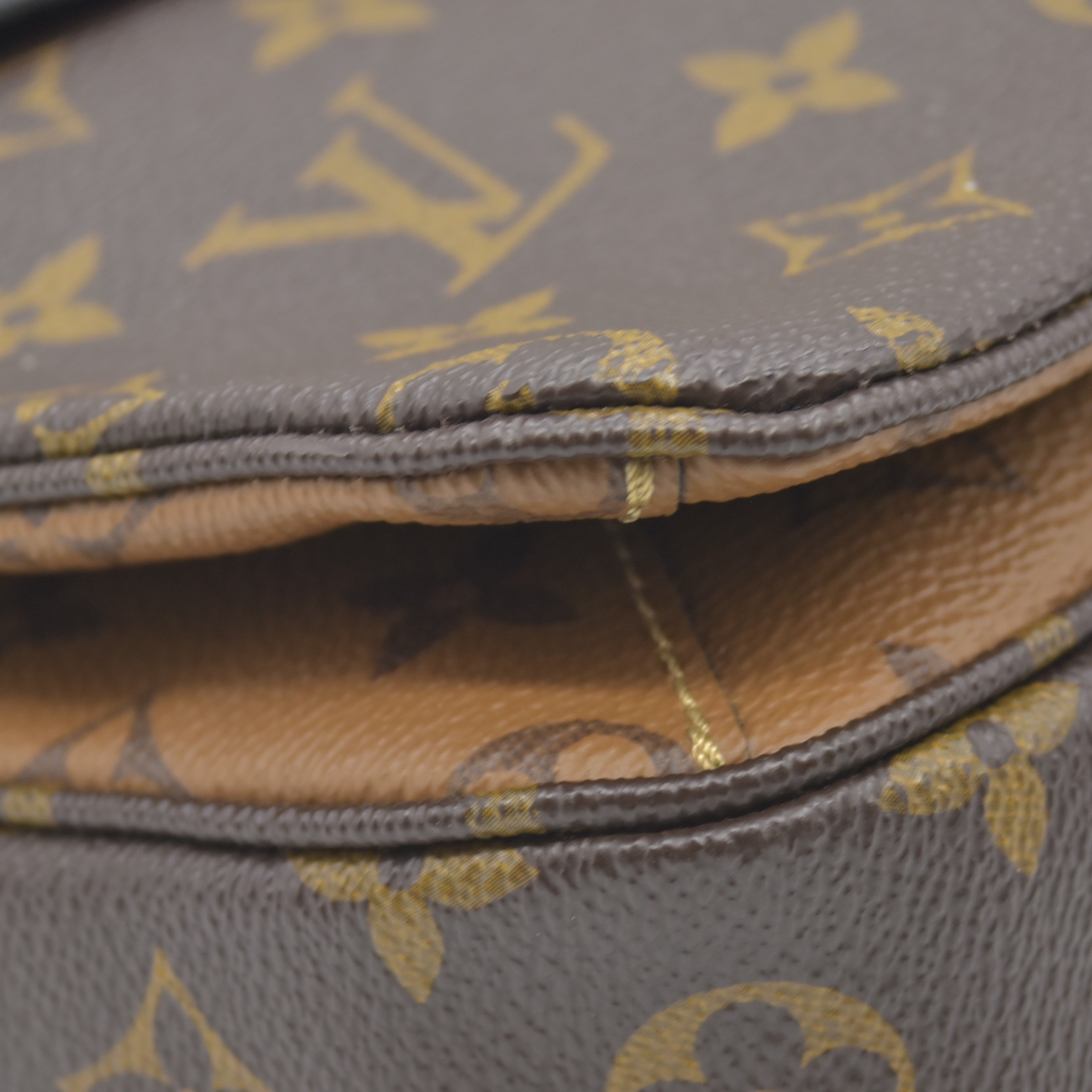 $2790 2017 Louis Vuitton Reverse Monogrm Giant Pochette Metis DR1117