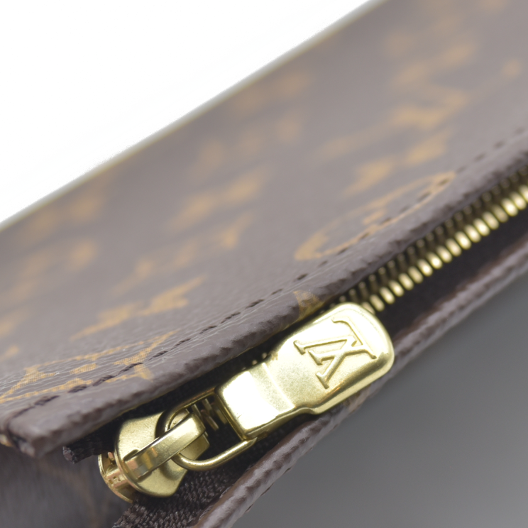 $885 Louis Vuitton  Monogram Toiletry Pouch 19 Red RFID