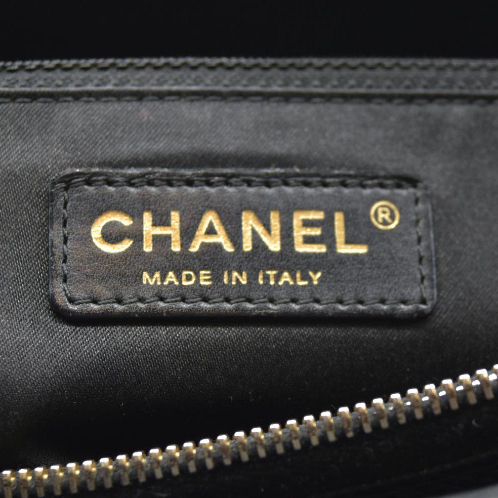 AUCTION $2900 Chanel  Caviar Quilted Grand Shopping Tote GST Black