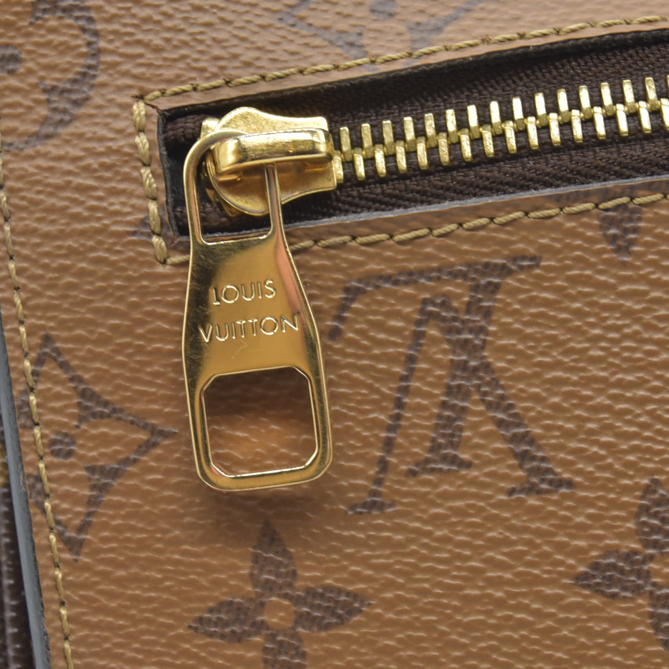 $2790 2017 Louis Vuitton Reverse Monogrm Giant Pochette Metis DR1117