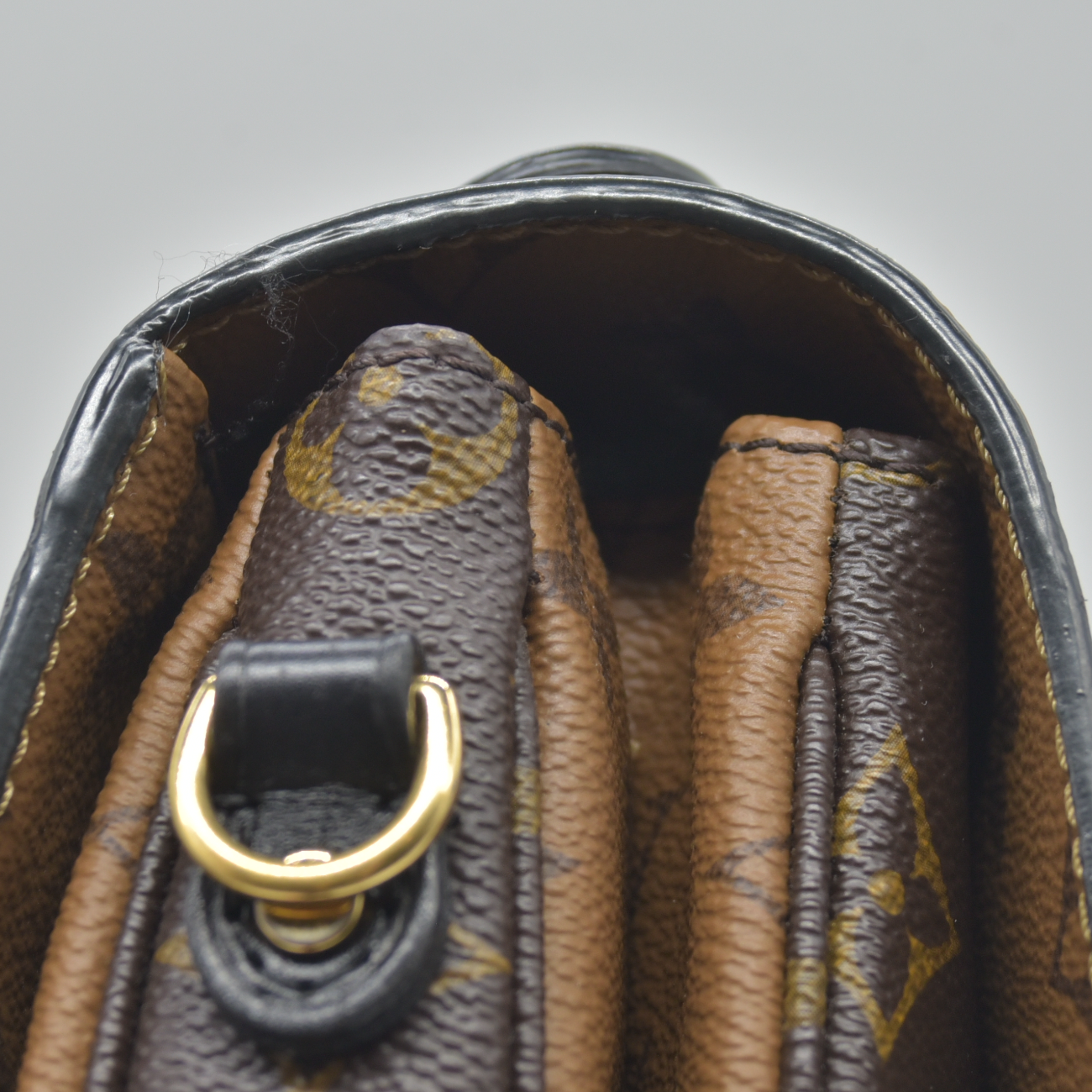 $2790 2017 Louis Vuitton Reverse Monogrm Giant Pochette Metis DR1117