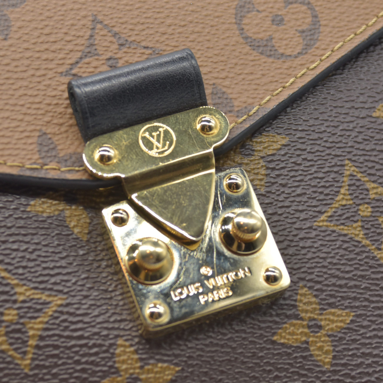 $2790 2017 Louis Vuitton Reverse Monogrm Giant Pochette Metis DR1117