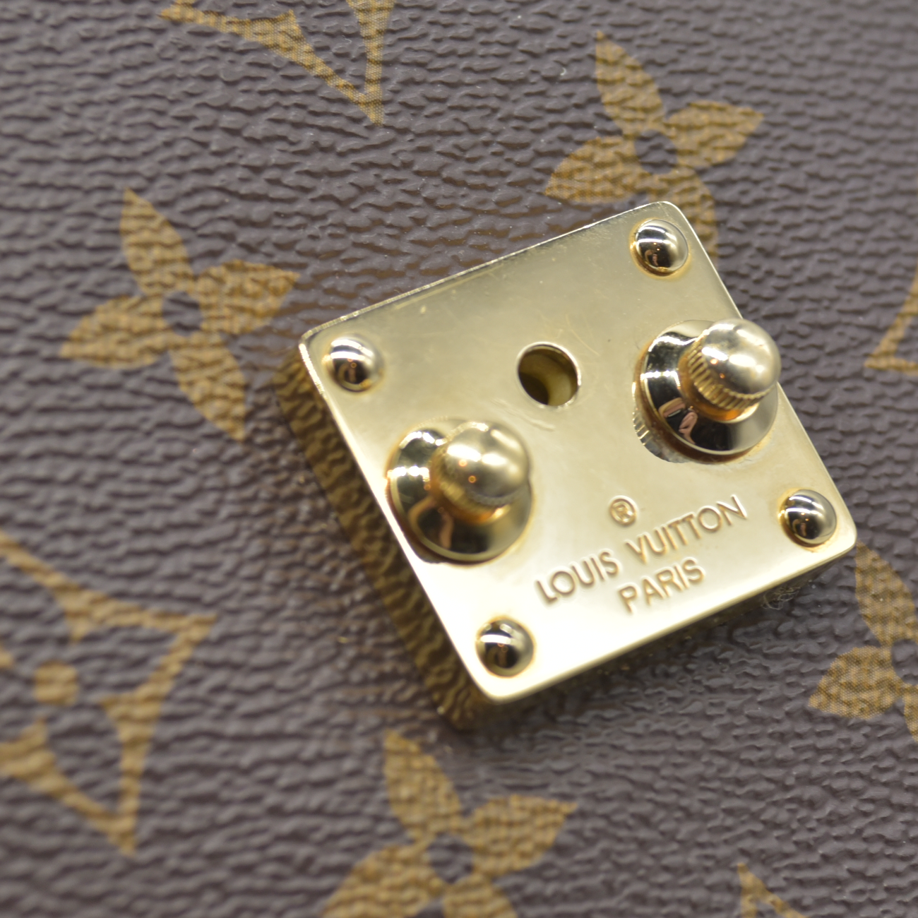 $2790 2017 Louis Vuitton Reverse Monogrm Giant Pochette Metis DR1117