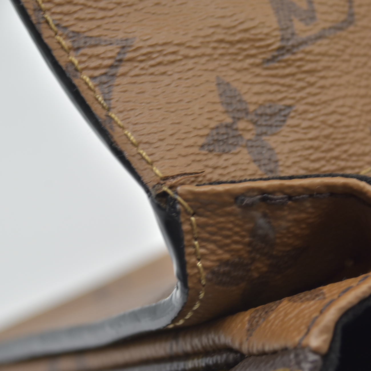 $2790 2017 Louis Vuitton Reverse Monogrm Giant Pochette Metis DR1117