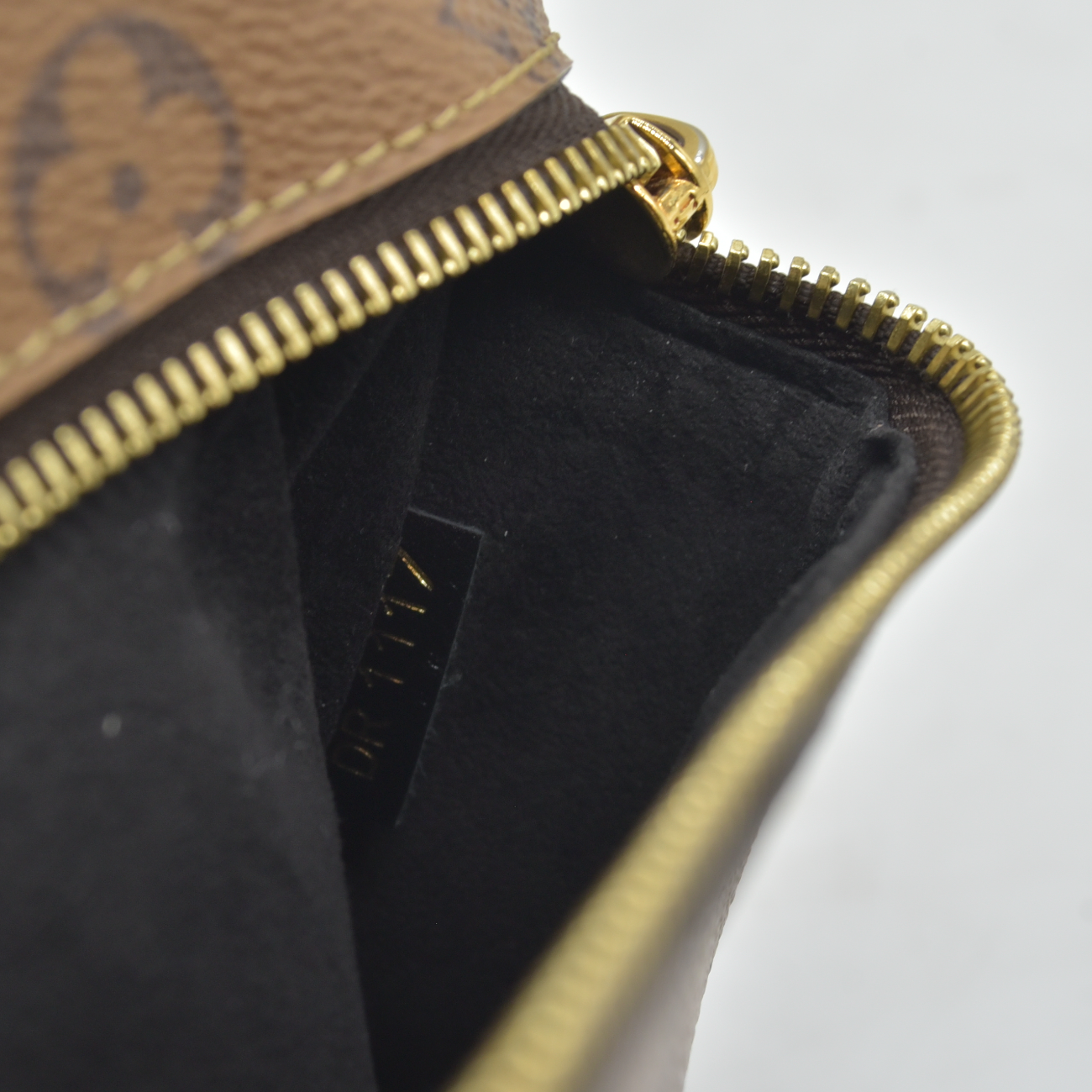 $2790 2017 Louis Vuitton Reverse Monogrm Giant Pochette Metis DR1117