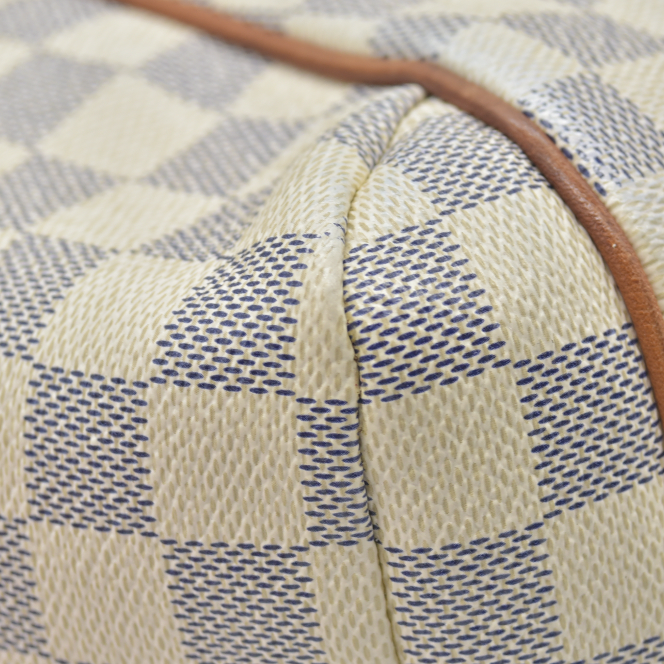 $1270 2010 Louis Vuitton Damier Azur Totally PM AR1130