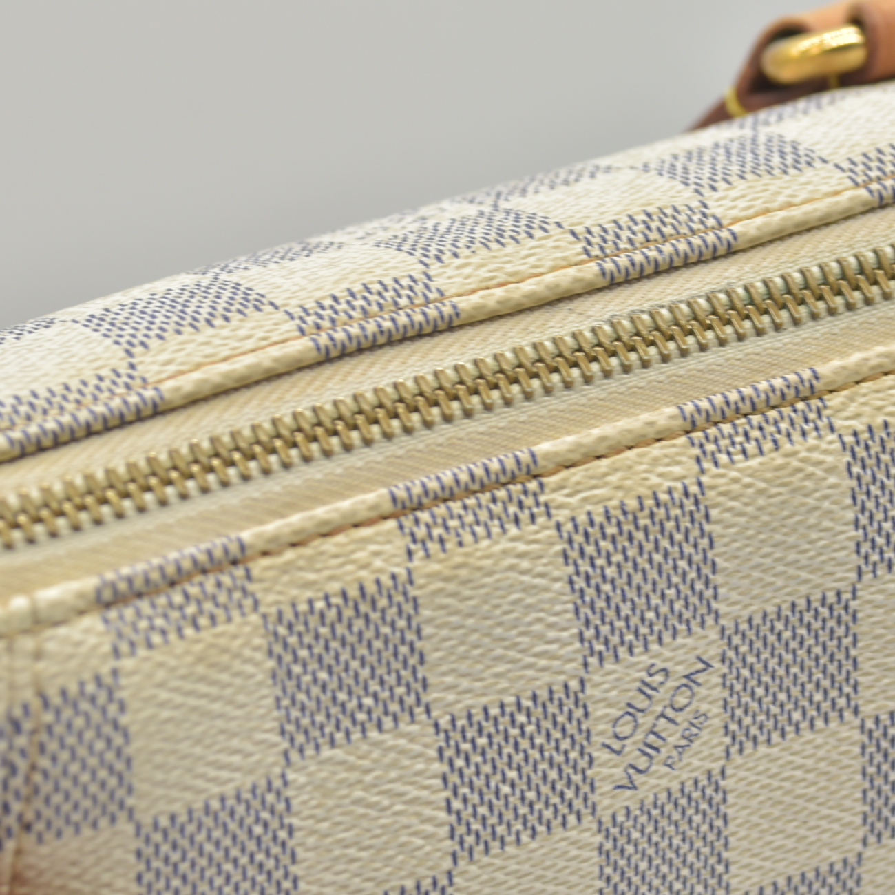 $1270 2010 Louis Vuitton Damier Azur Totally PM AR1130