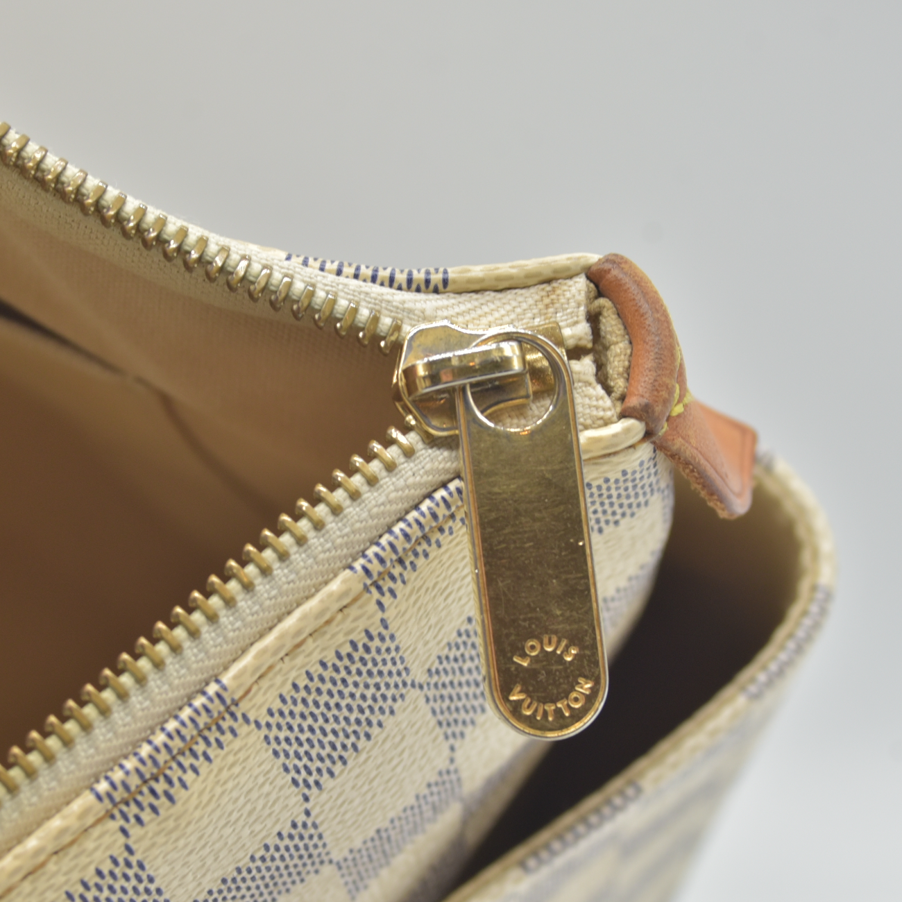 $1270 2010 Louis Vuitton Damier Azur Totally PM AR1130
