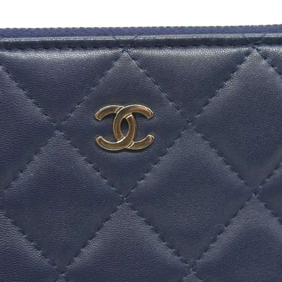 $1475 Chanel Navy Lambskin Classic Charm Decoration New Medium Clutch