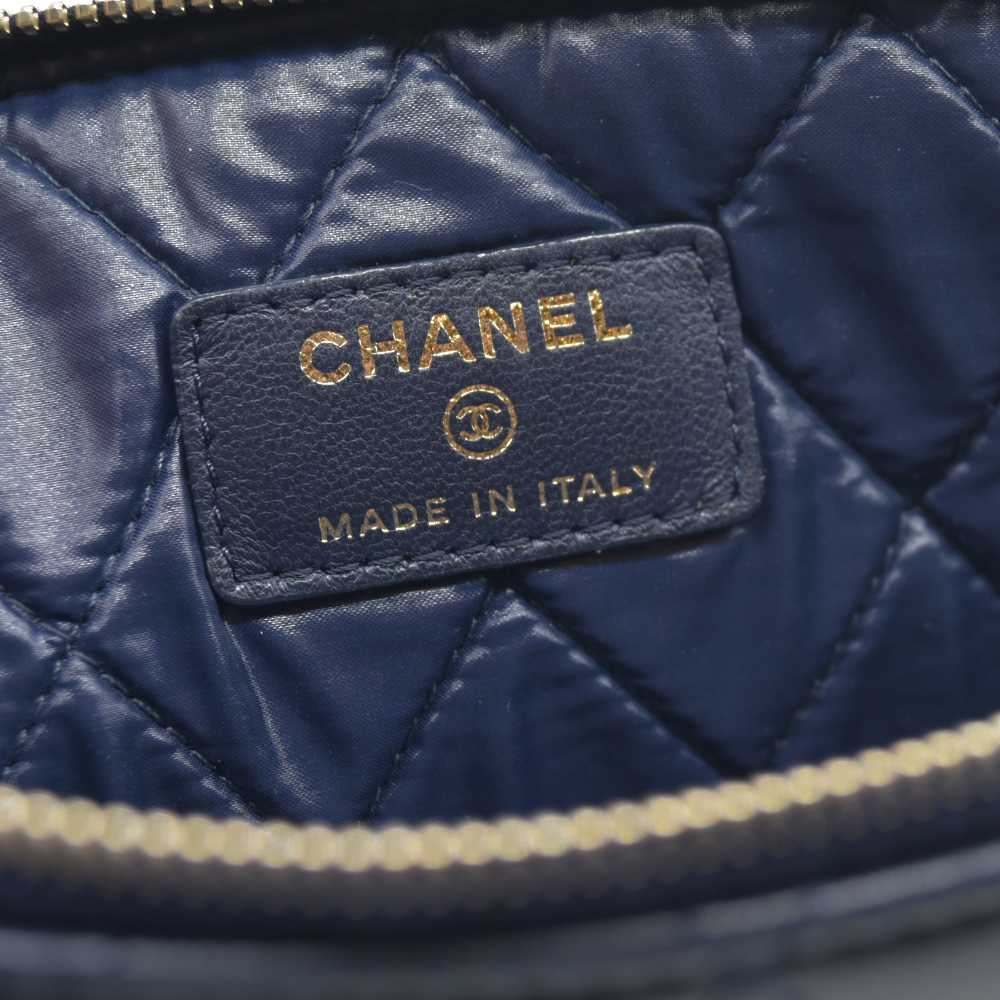 $1475 Chanel Navy Lambskin Classic Charm Decoration New Medium Clutch