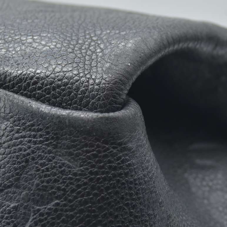 AUCTION $3800 Louis Vuitton  Empreinte Artsy MM Black CA1124