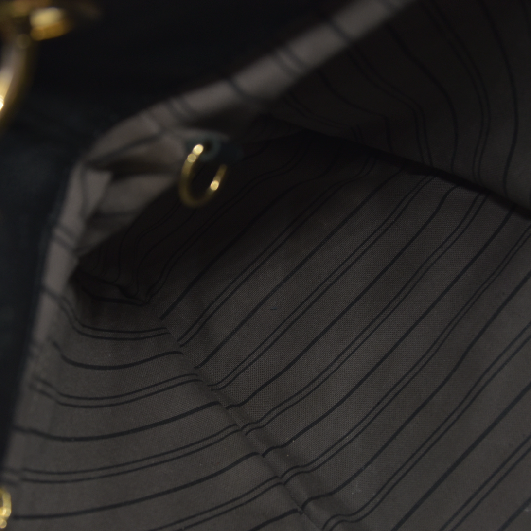 AUCTION $3800 Louis Vuitton  Empreinte Artsy MM Black CA1124