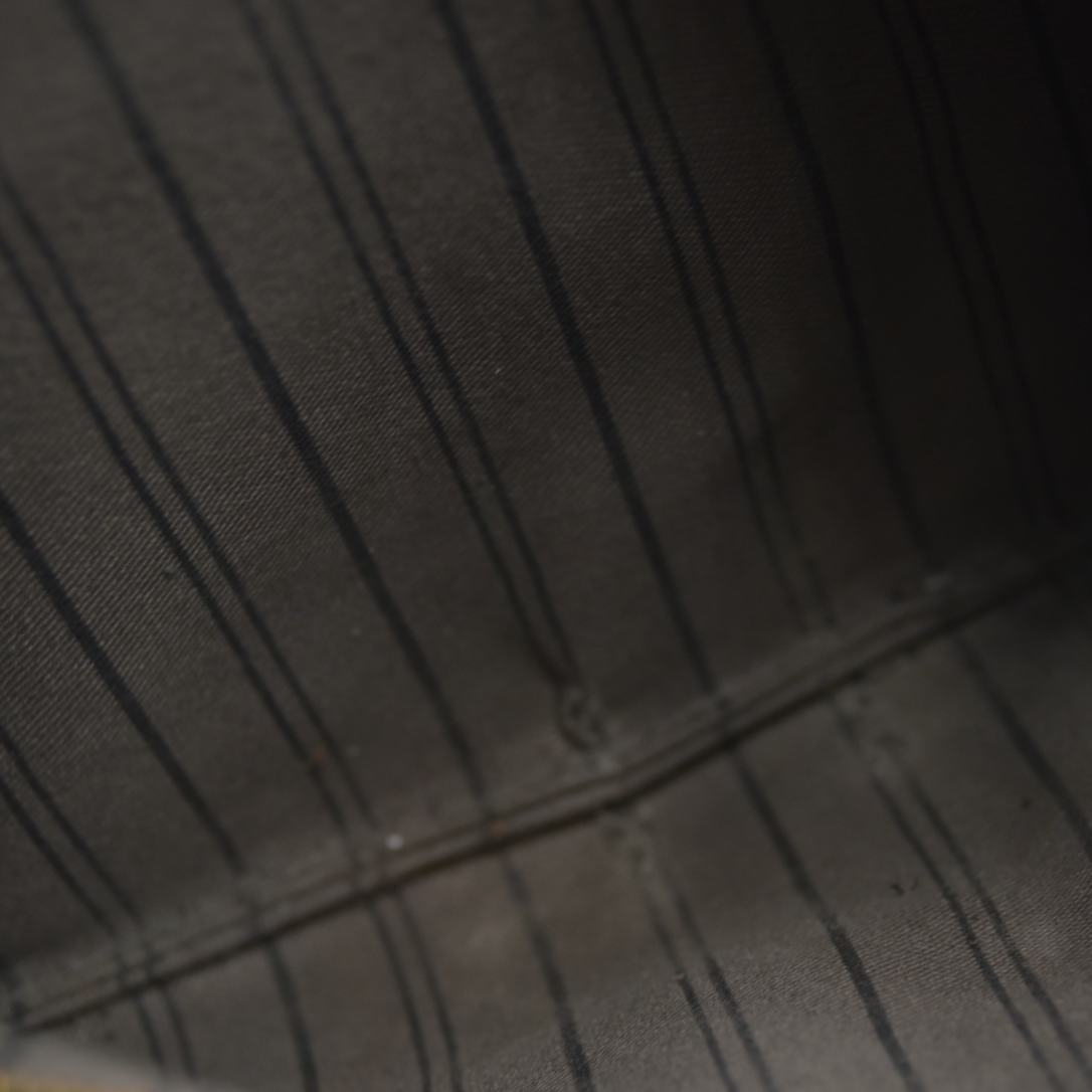 AUCTION $3800 Louis Vuitton  Empreinte Artsy MM Black CA1124