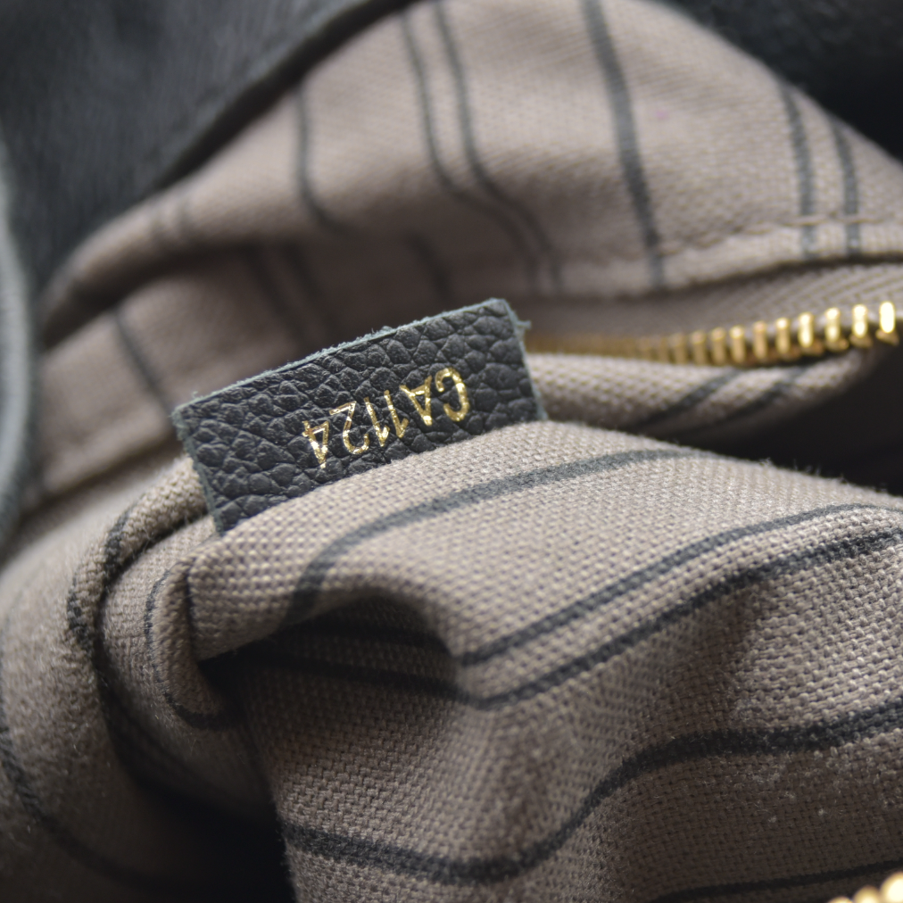 AUCTION $3800 Louis Vuitton  Empreinte Artsy MM Black CA1124