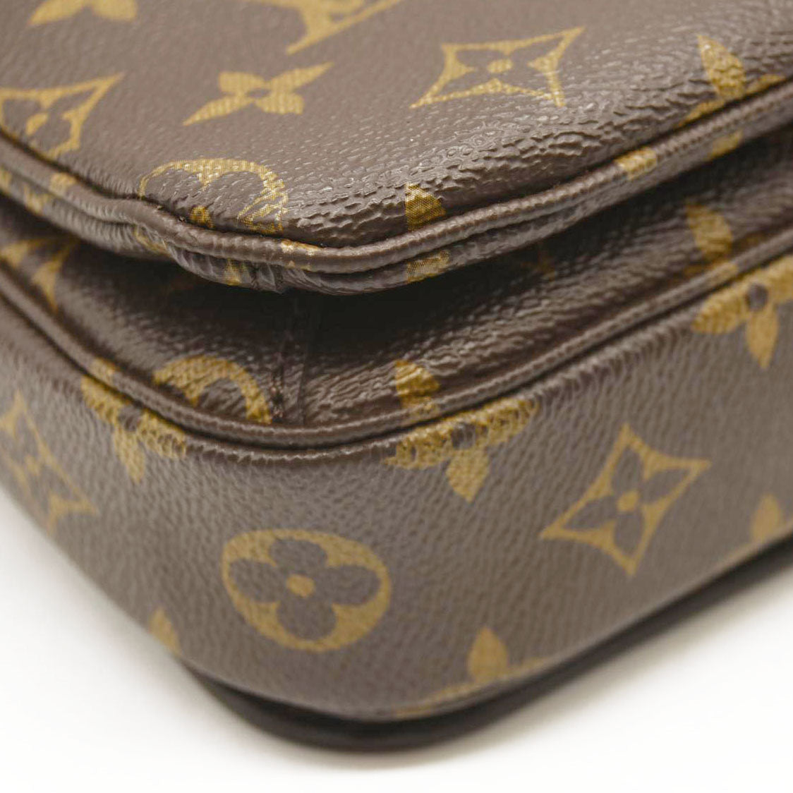 LOUIS VUITTON Monogram Pochette Metis DR4183