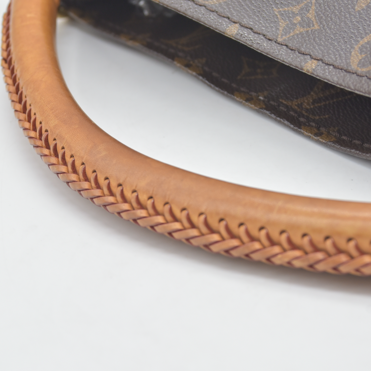 $2500 2014 Louis Vuitton Artsy MM Monogram CR0124