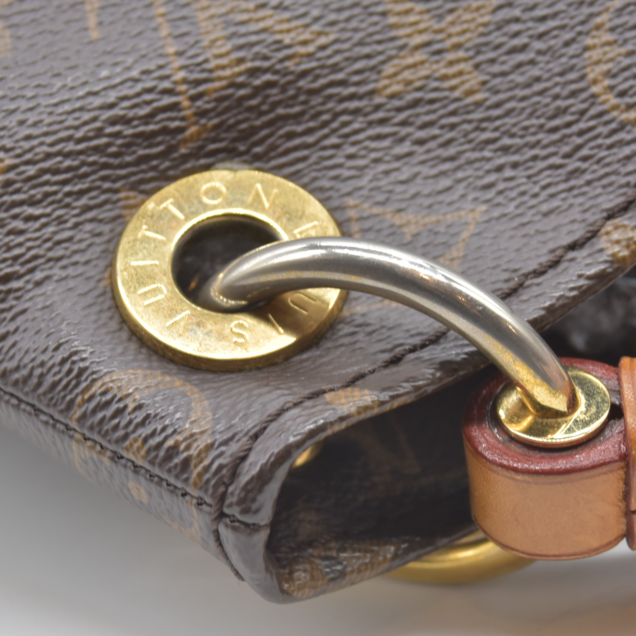$2500 2014 Louis Vuitton Artsy MM Monogram CR0124