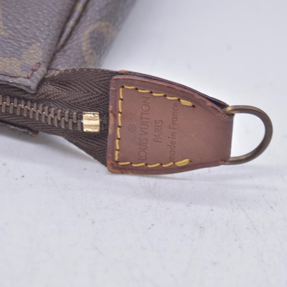 $1290 1996 Louis Vuitton Monogram Pochette Accessories CONSIGNMENT AR0996