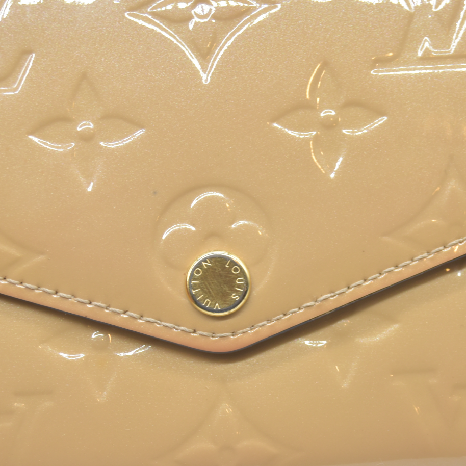 $880 LOUIS VUITTON Vernis Sarah Wallet Beige Poudre TS1126 2016 CONSIGNMENT
