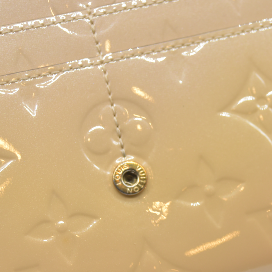 $880 LOUIS VUITTON Vernis Sarah Wallet Beige Poudre TS1126 2016 CONSIGNMENT