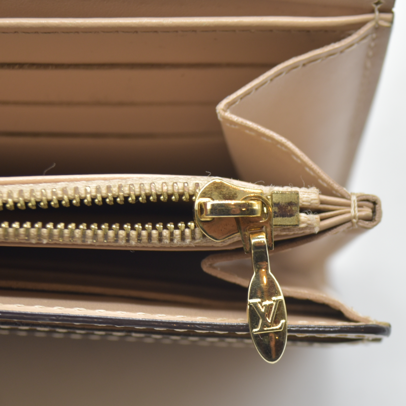 $880 LOUIS VUITTON Vernis Sarah Wallet Beige Poudre TS1126 2016 CONSIGNMENT