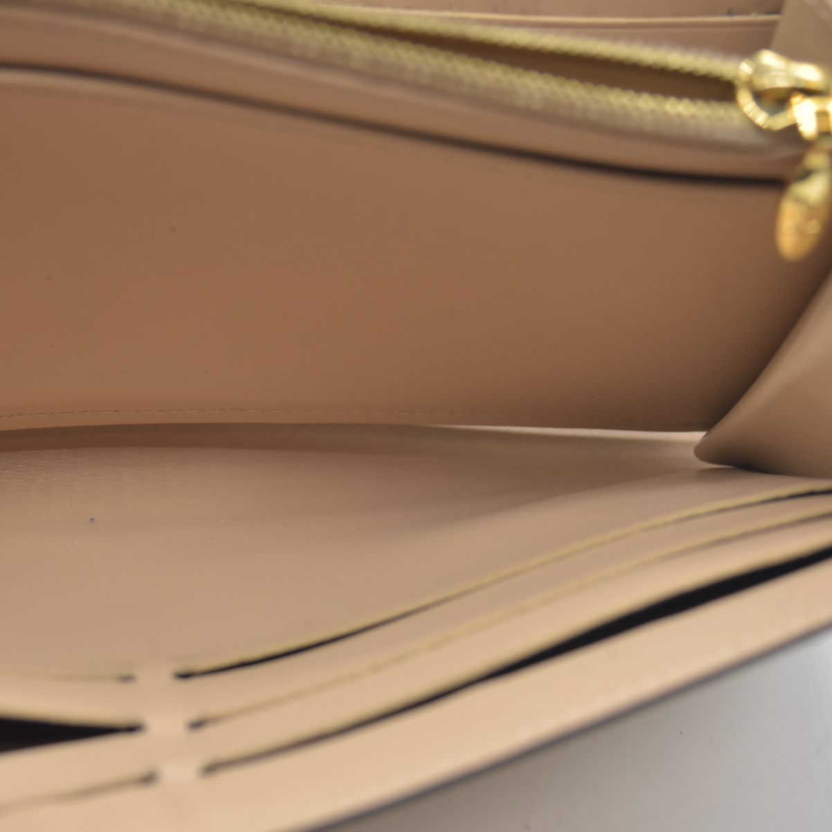 $880 LOUIS VUITTON Vernis Sarah Wallet Beige Poudre TS1126 2016 CONSIGNMENT