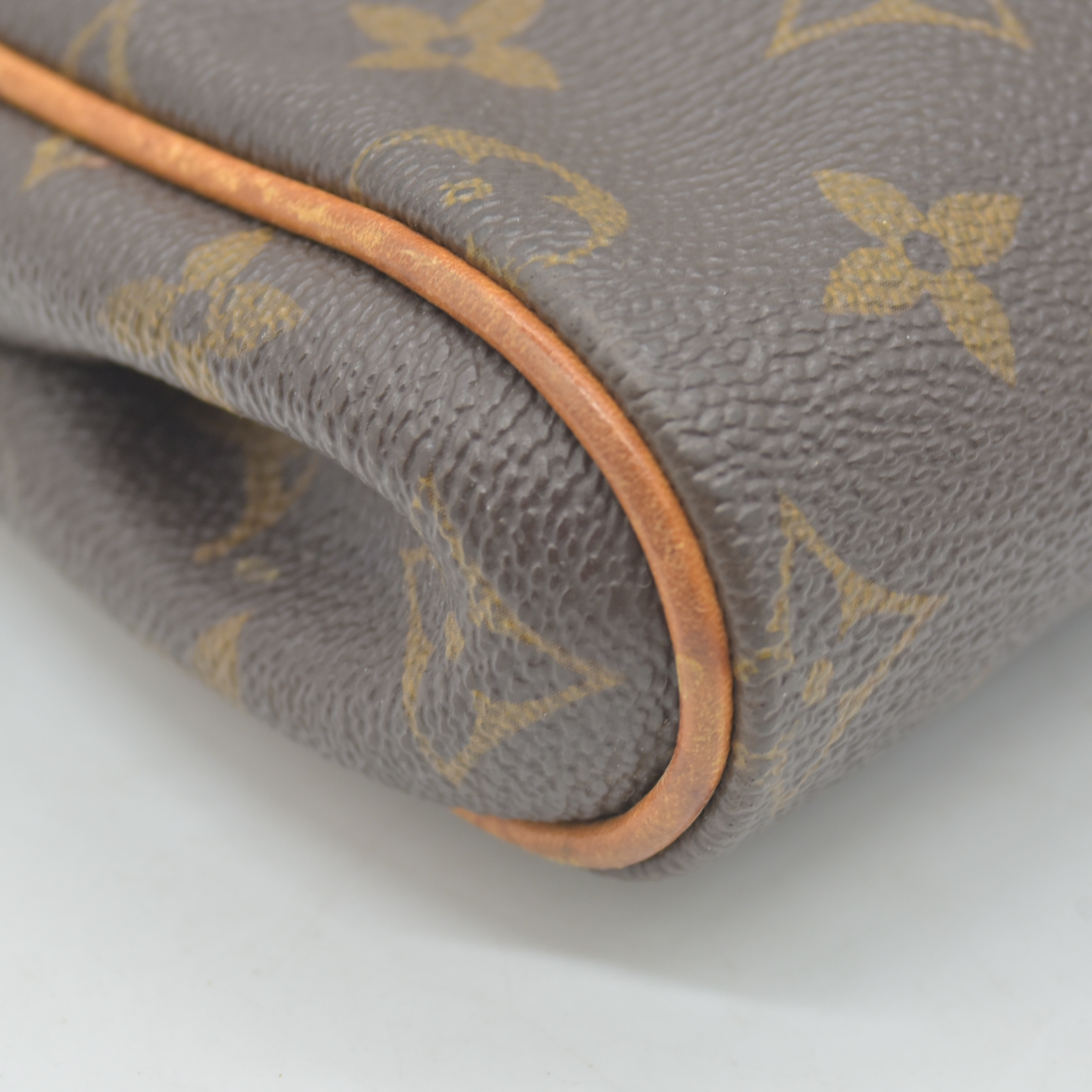 $1450 2010 Louis Vuitton Eva Clutch Monogram DU1170