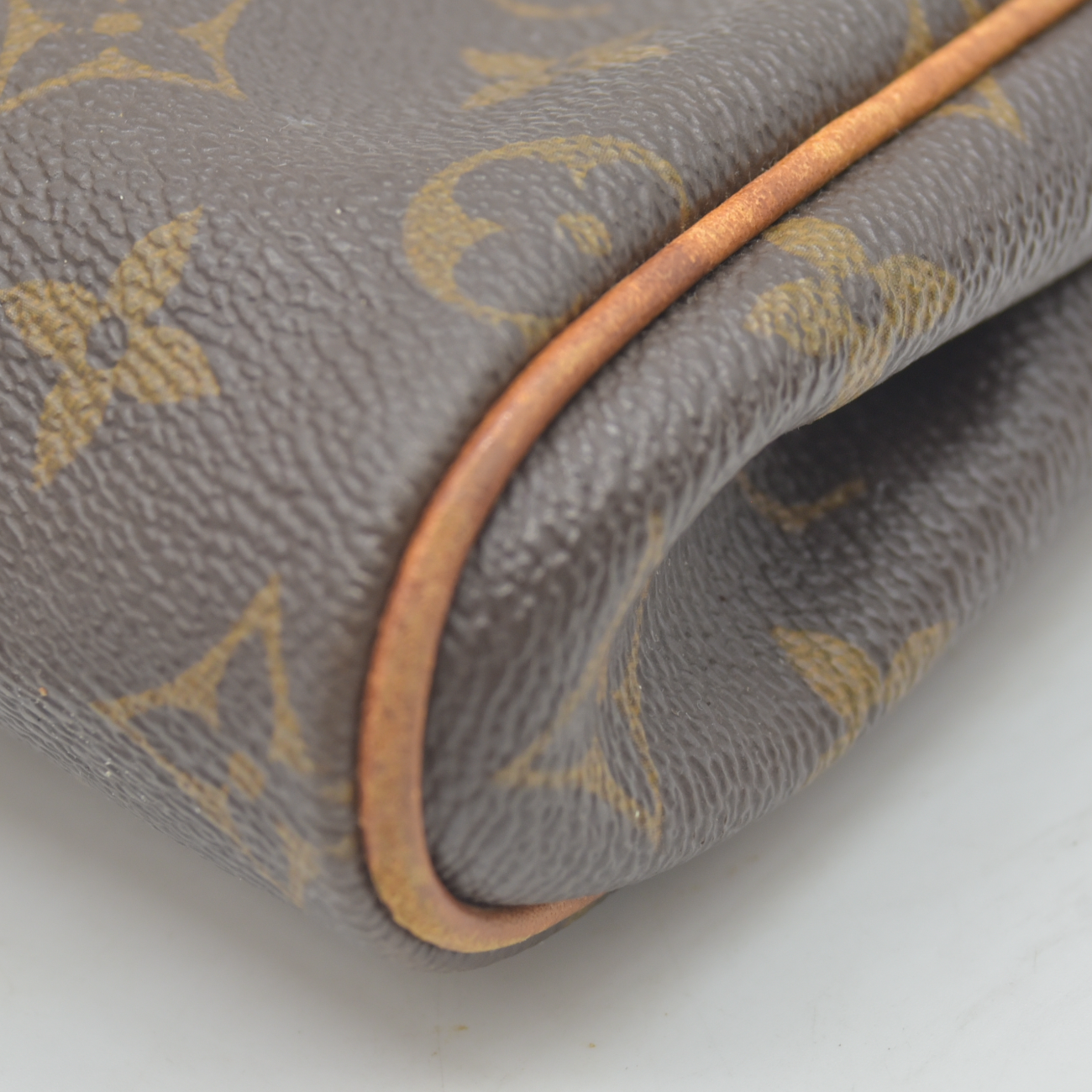 $1450 2010 Louis Vuitton Eva Clutch Monogram DU1170