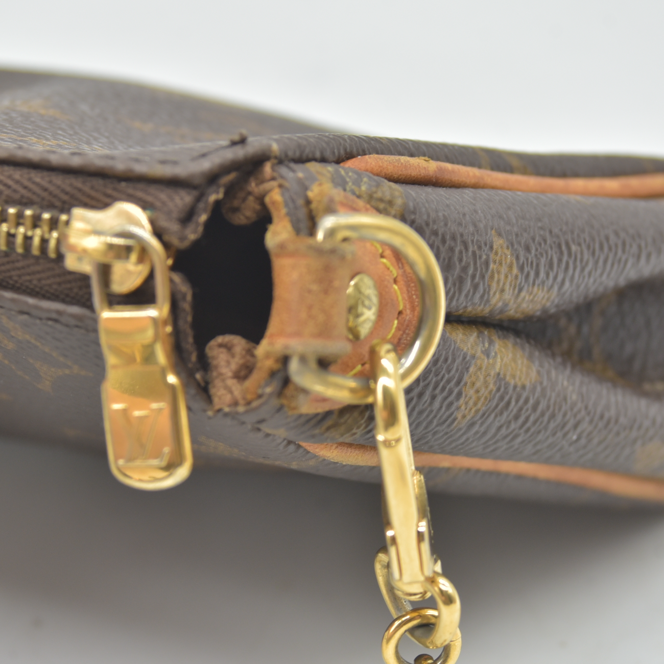 $1450 2010 Louis Vuitton Eva Clutch Monogram DU1170