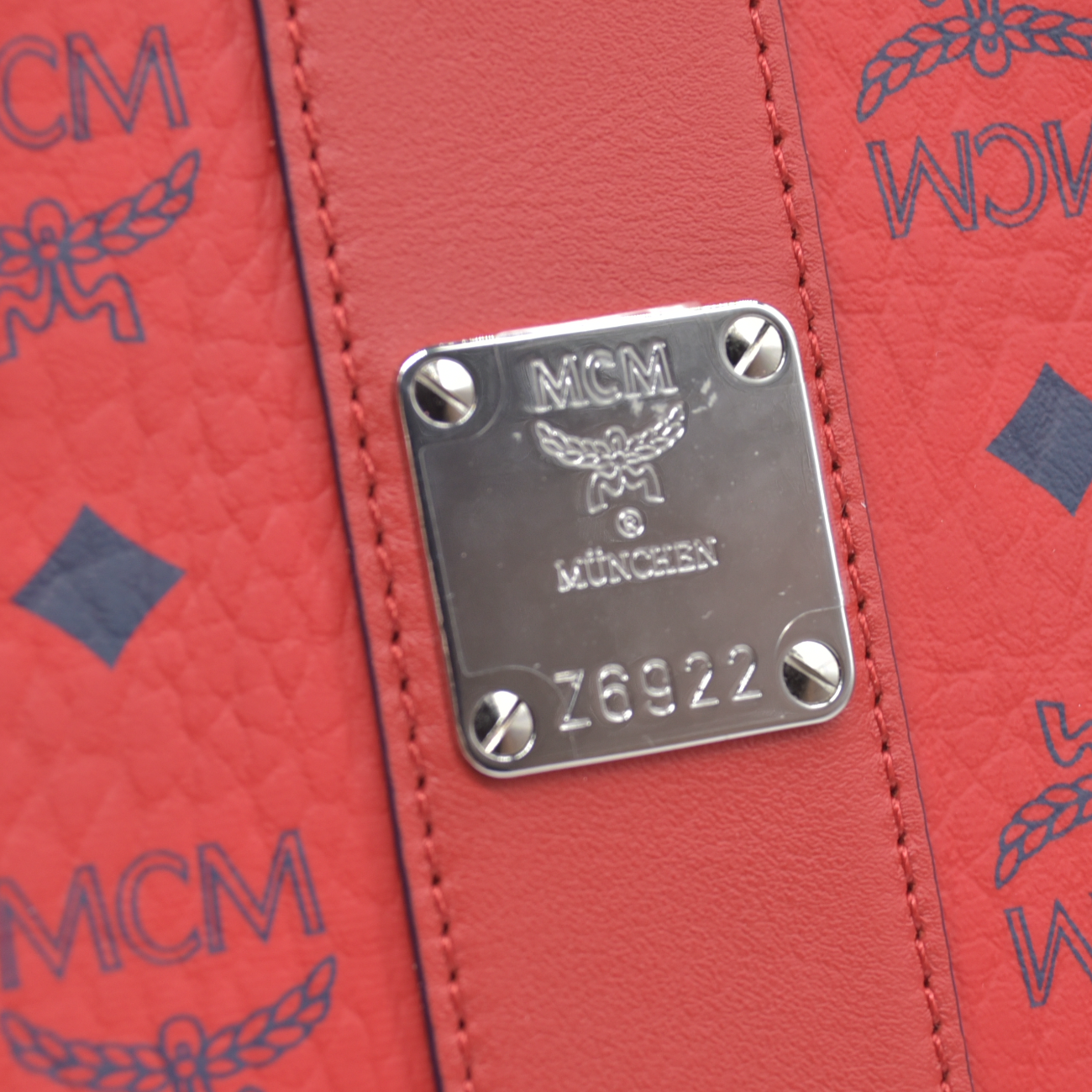 $780 NEW MCM Visetos Medium Liz Reversible Shopper Tote Ruby Red BIN
