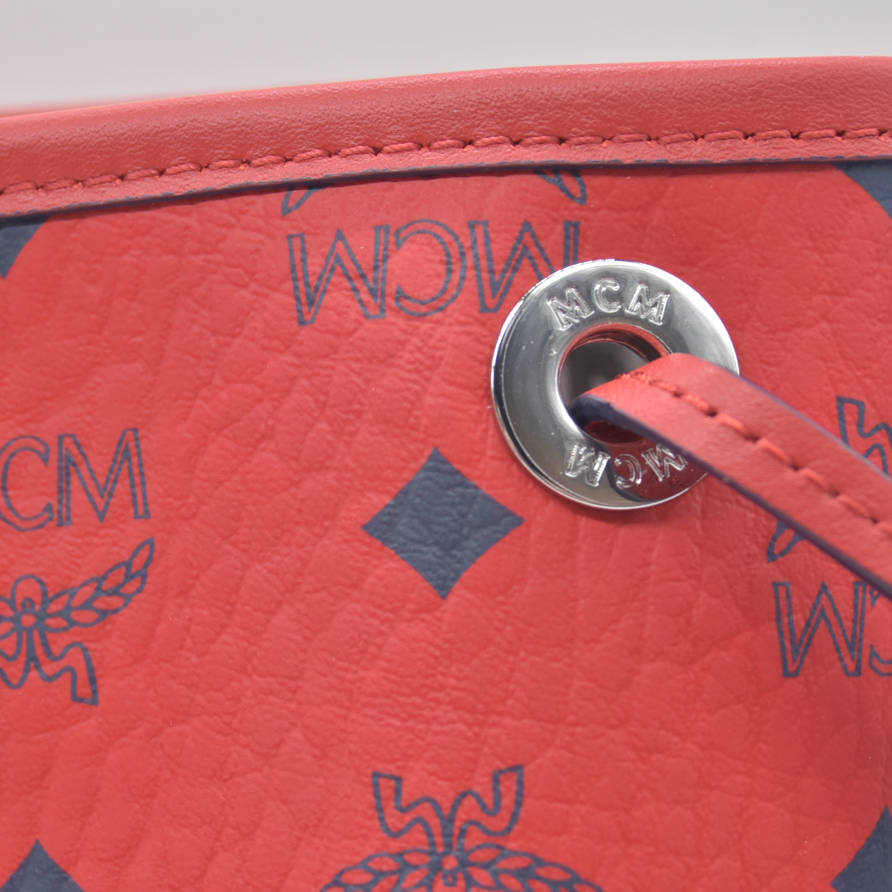 $780 NEW MCM Visetos Medium Liz Reversible Shopper Tote Ruby Red BIN